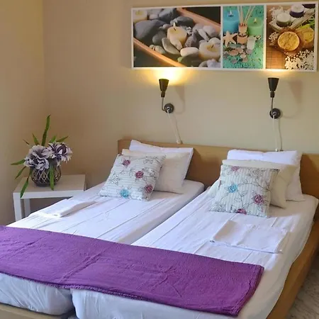 וילה Sleeps 10 *