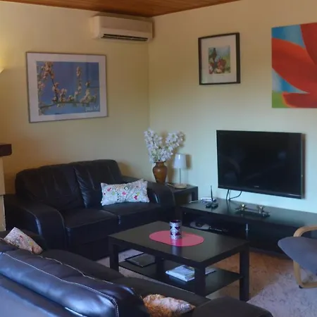 Sleeps 10 *
