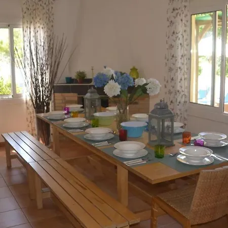 Villa Sleeps 10 *