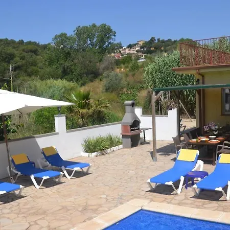 Sleeps 10 *